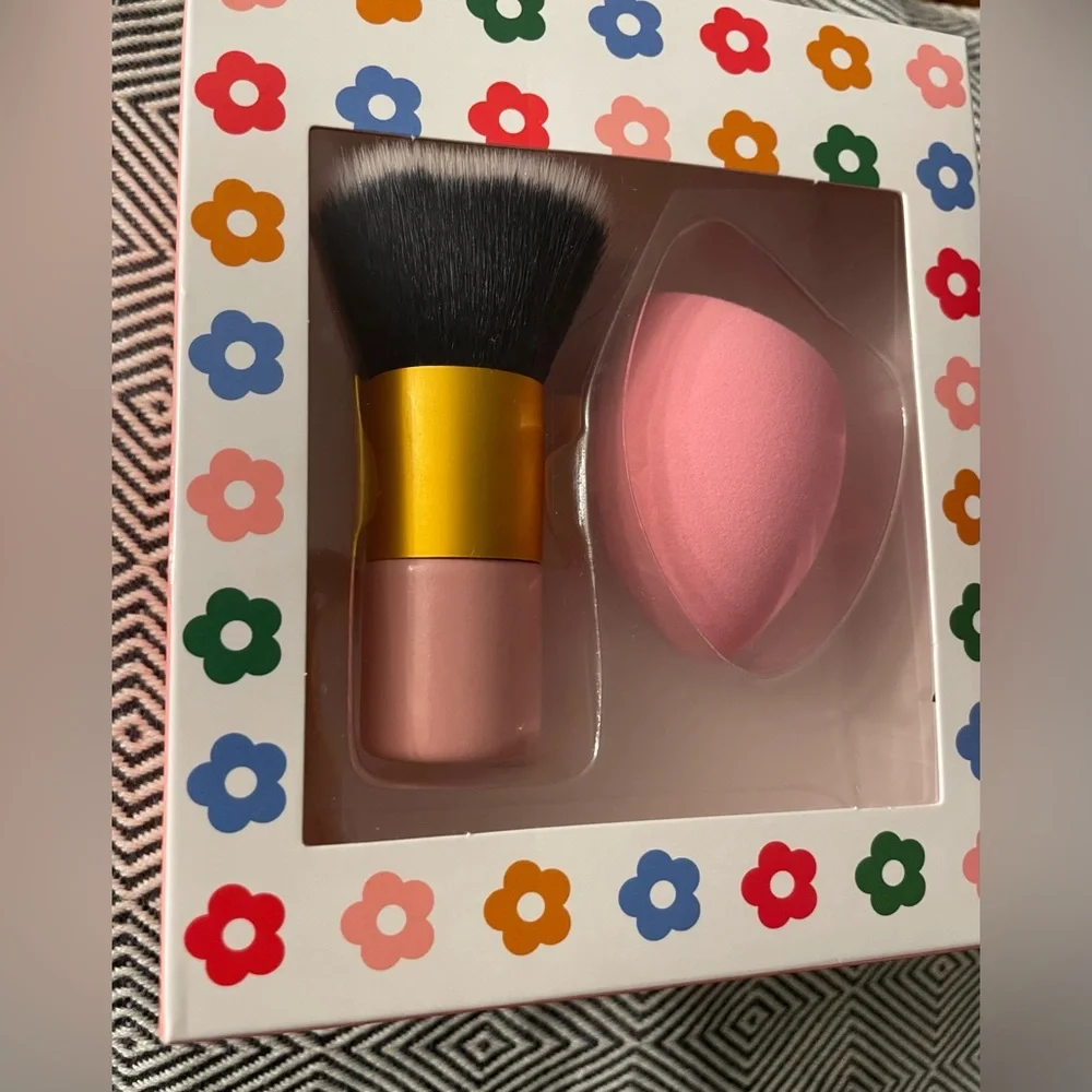 Kabuki Brush and Makeup Sponge/Beauty Blender Set - BNIB - Gift Idea